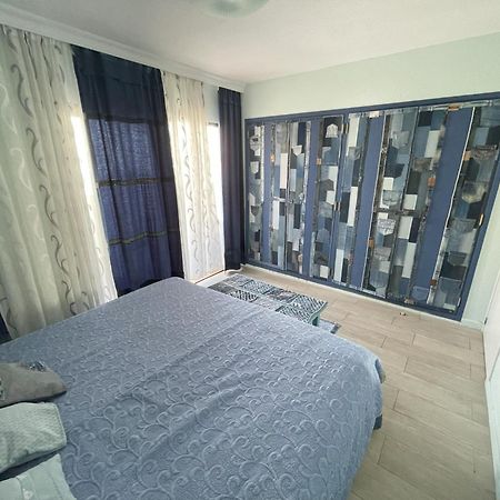 Fine Art Jeans Apartment Арона Экстерьер фото