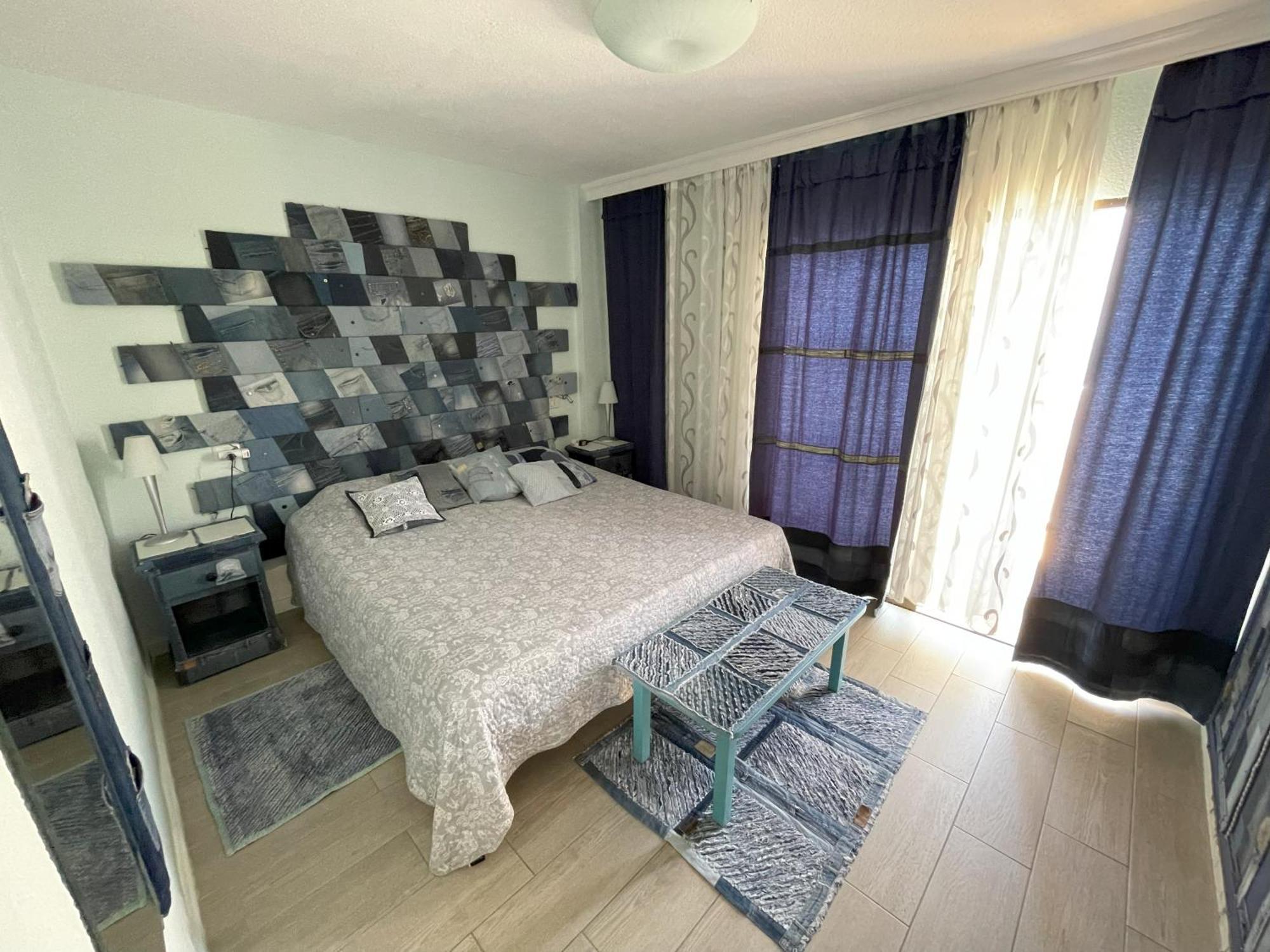 Fine Art Jeans Apartment Арона Экстерьер фото